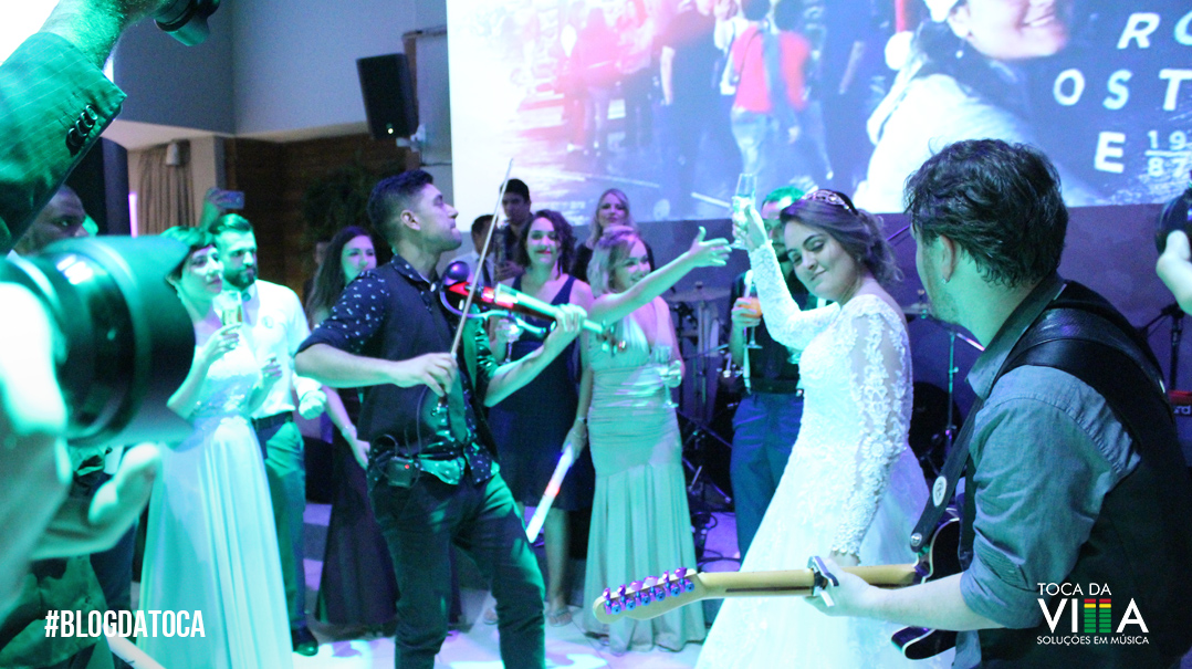 Home wedding com música