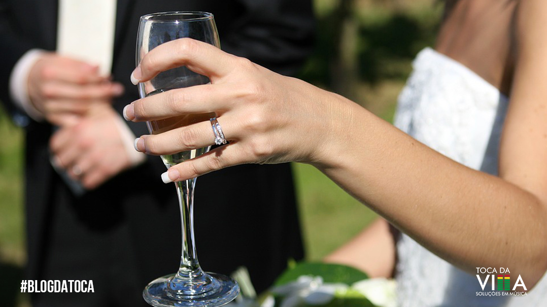 A bebida alcoólica e o impacto na animação do seu casamento